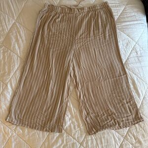 Torrid Striped Wide-Leg Cropped Pants. Size 4/4x/26